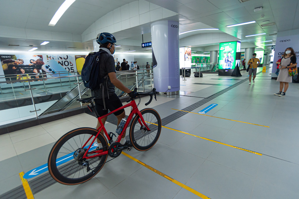 iklan di dinding MRT Jakarta